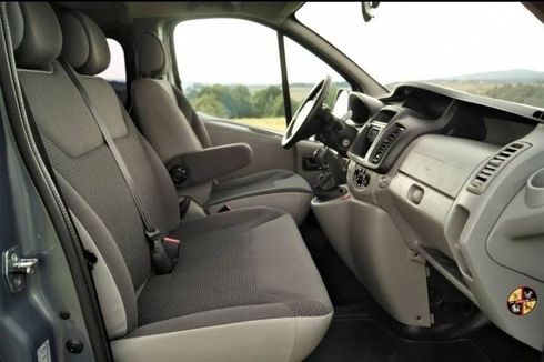 Opel Vivaro 2012 серый - фото 6