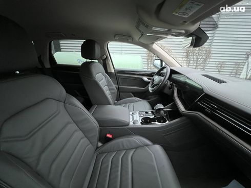 Volkswagen Touareg 2022 - фото 15