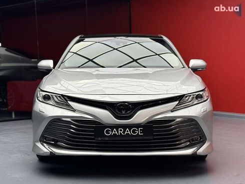 Toyota Camry 2019 - фото 2