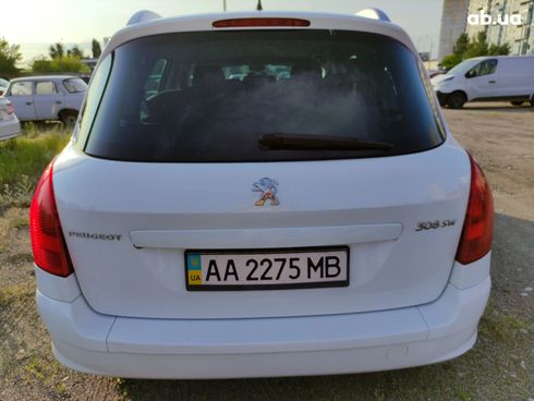 Peugeot 308 2012 белый - фото 4
