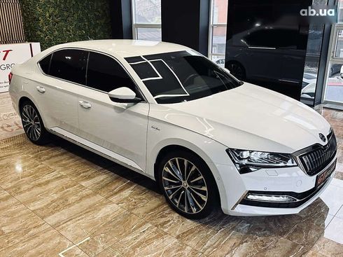 Skoda Superb 2021 - фото 4