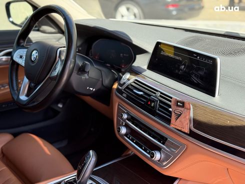BMW 7 серия 2019 белый - фото 24