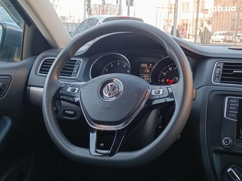 Volkswagen Jetta 2017 серый - фото 19