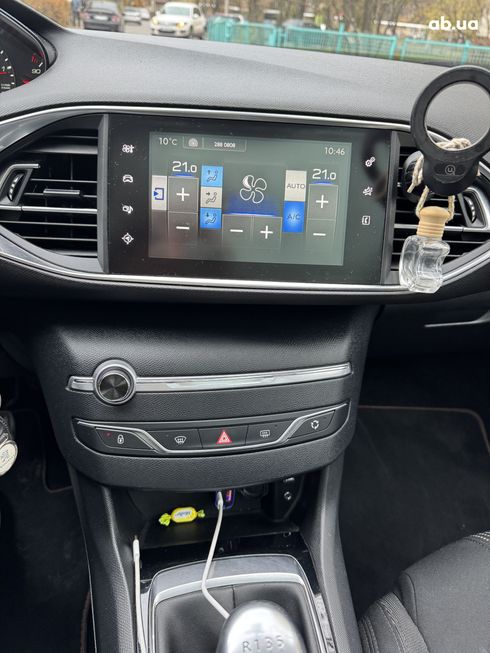 Peugeot 308 2015 белый - фото 2