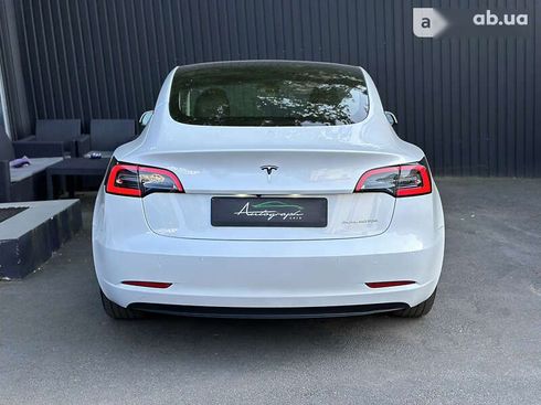 Tesla Model 3 2021 - фото 4