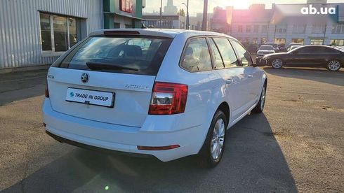 Skoda Octavia 2018 - фото 10