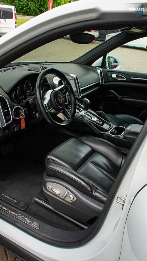 Porsche Cayenne 2017 - фото 15