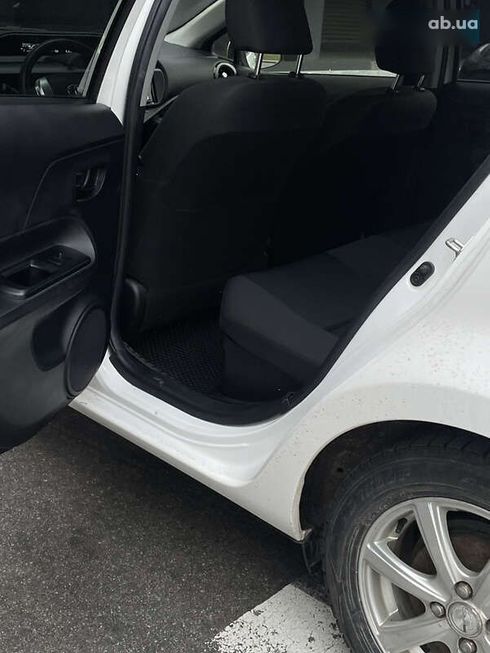 Toyota Aqua 2015 - фото 13