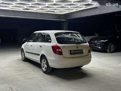 Skoda Fabia 2010 - фото 4