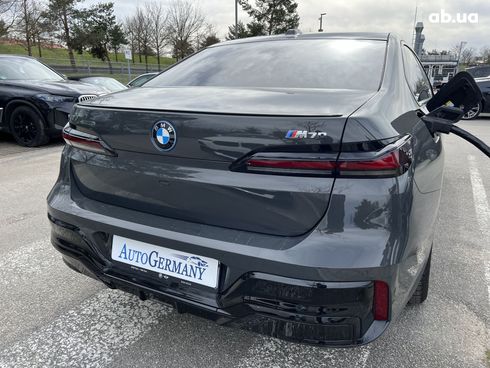 BMW i7 2024 - фото 17