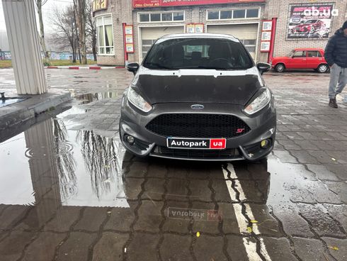 Ford Fiesta 2017 серый - фото 9