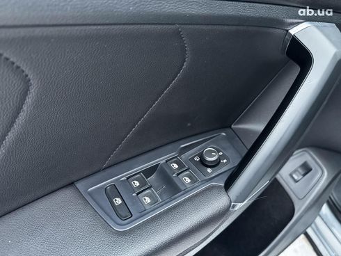 Volkswagen Tiguan 2017 серый - фото 17