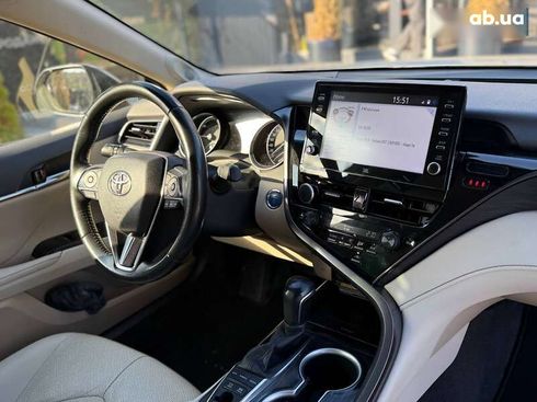 Toyota Camry 2021 - фото 18