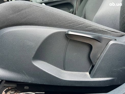 Ford Fiesta 2012 белый - фото 20