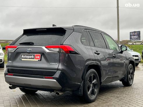 Toyota RAV4 2019 серый - фото 8