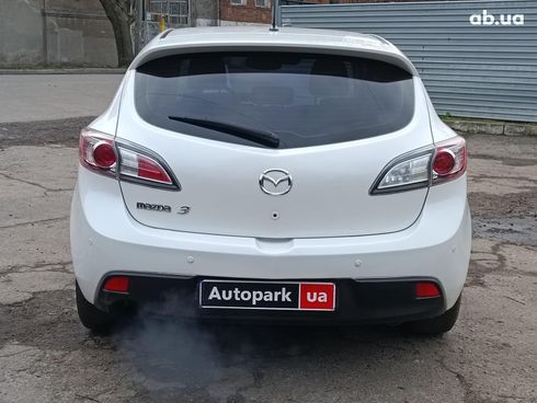 Mazda 3 2010 белый - фото 9