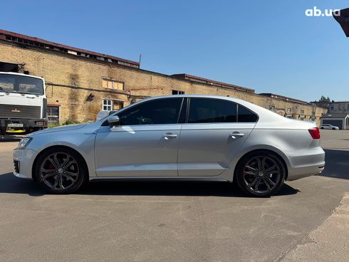 Volkswagen Jetta 2015 серый - фото 6