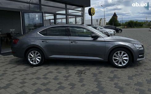 Skoda Superb 2023 - фото 8