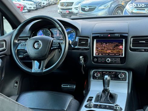 Volkswagen Touareg 2012 серый - фото 31