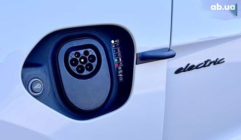 Porsche Taycan 2020 - фото 17
