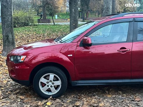 Mitsubishi Outlander 2010 красный - фото 6
