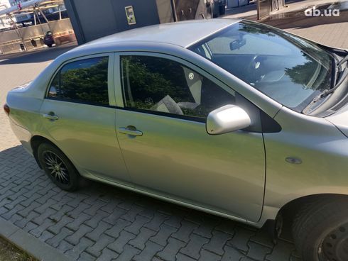 Toyota Corolla 2008 серебристый - фото 3