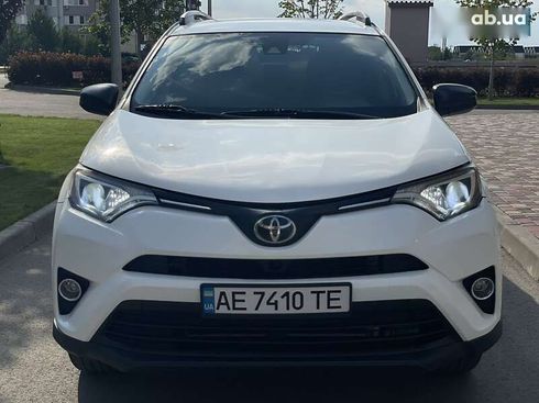 Toyota RAV4 2018 - фото 2