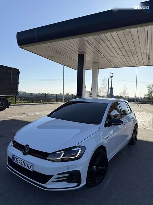 Volkswagen Golf GTI 2020 - фото 9