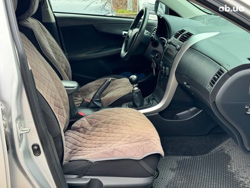 Toyota Corolla 2010 серый - фото 60