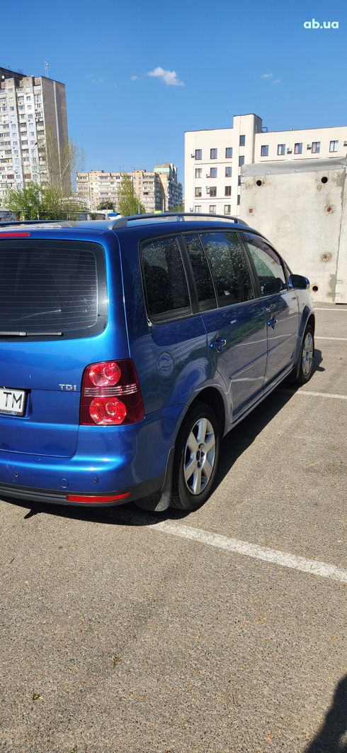 Volkswagen Touran 2008 синий - фото 2