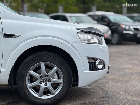 Chevrolet Captiva 2013 белый - фото 16