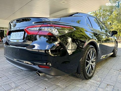 Toyota Camry 2022 - фото 13
