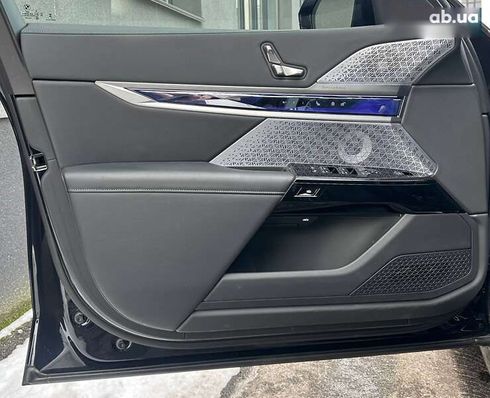 BMW i7 2023 - фото 11