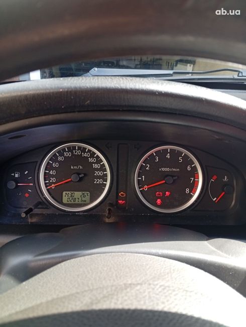 Nissan Almera 2004 вишневый - фото 8