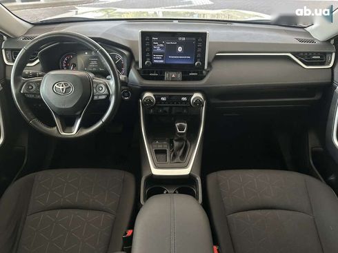 Toyota RAV4 2020 - фото 23