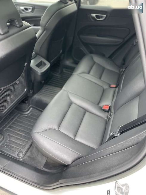 Volvo XC60 2022 - фото 26
