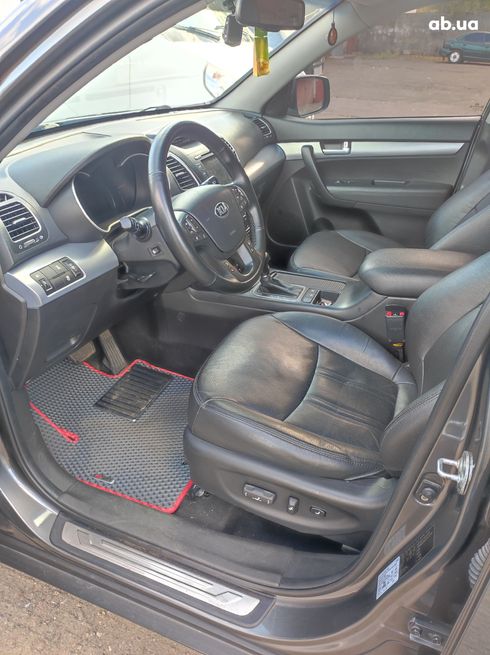 Kia Sorento 2013 серый - фото 16