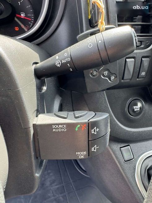 Renault Trafic 2021 - фото 14