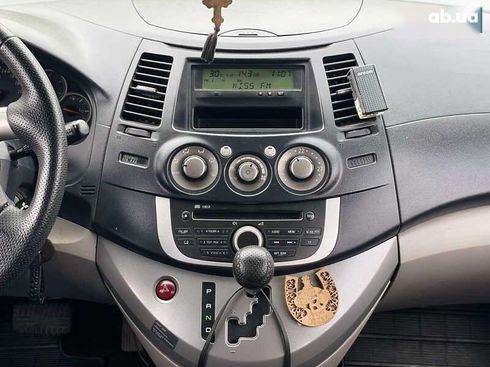Mitsubishi Grandis 2008 - фото 17