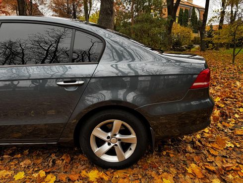 Volkswagen Passat 2011 серый - фото 10