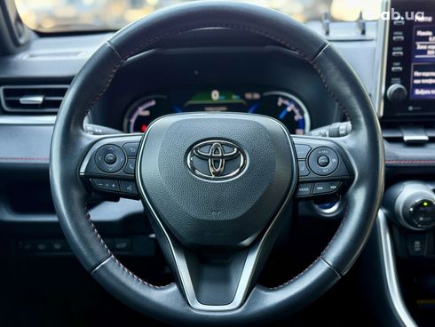 Toyota RAV4 2021 серый - фото 18