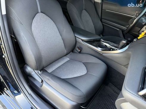 Toyota Camry 2021 - фото 30