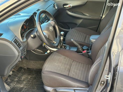 Toyota Corolla 2010 серый - фото 9