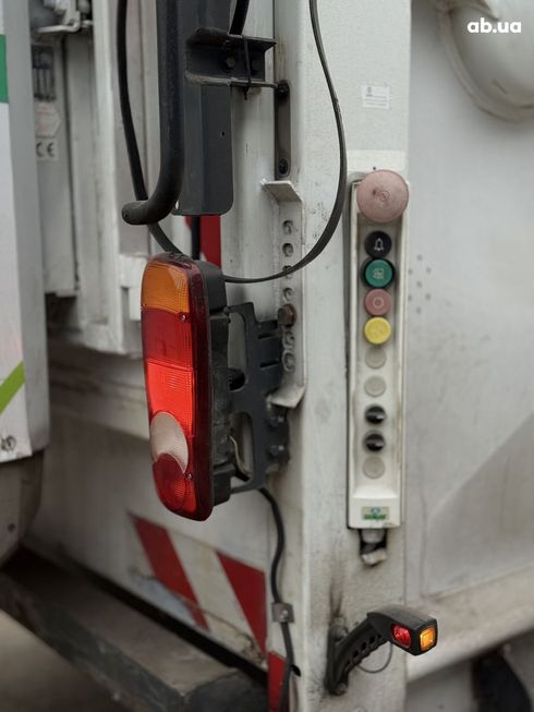 Renault Premium 2011 белый - фото 10