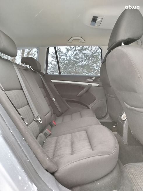 Skoda Octavia 2011 серый - фото 10