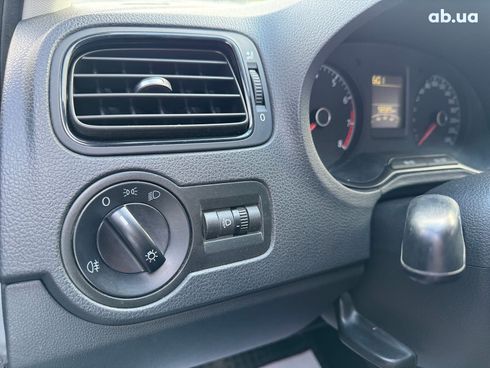 Volkswagen Polo 2018 серый - фото 19