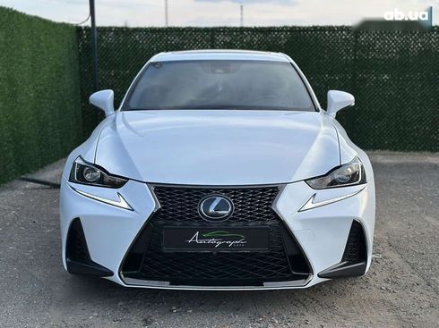 Lexus IS 2019 - фото 3