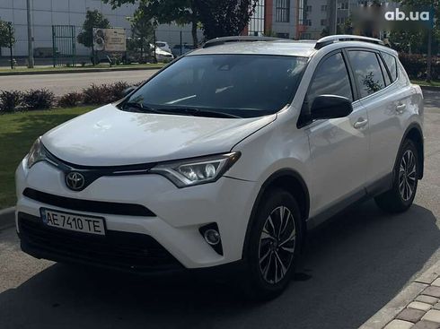 Toyota RAV4 2018 - фото 8