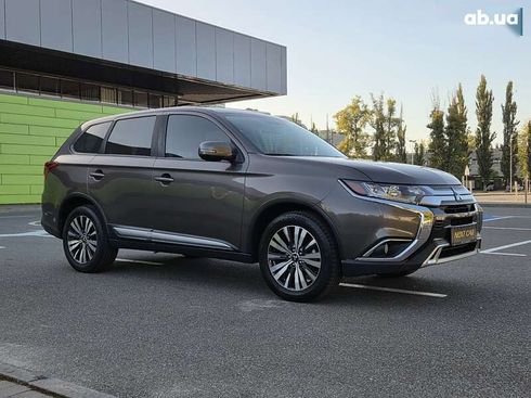 Mitsubishi Outlander 2018 - фото 6