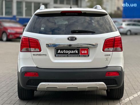 Kia Sorento 2011 белый - фото 17
